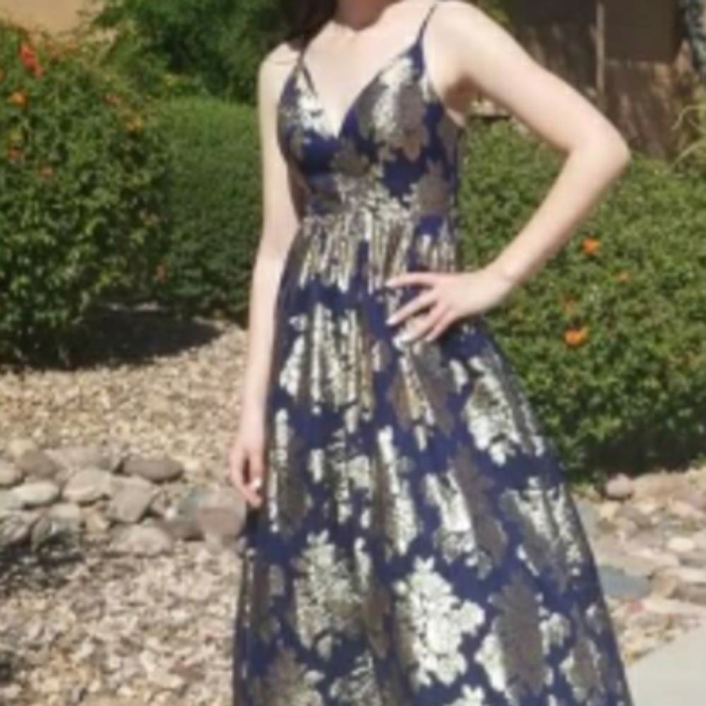 Dress - Picture 6 of 6